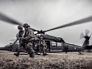 Lufttransport mit S-70 "Black Hawk". (Bild öffnet sich in einem neuen Fenster)