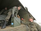 28 Tonnen an Munition wurden der Truppe übergeben. (Bild öffnet sich in einem neuen Fenster)
