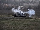 Gleichzeitig greifen Schützenpanzer "Ulan" an. (Bild öffnet sich in einem neuen Fenster)