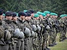 Antreten der internationalen Grenzschutztruppe. (Bild öffnet sich in einem neuen Fenster)