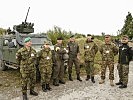 General Reißner und Brigadier Habersatter mit internationalen Beobachtern. (Bild öffnet sich in einem neuen Fenster)