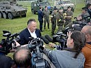 Das Medieninteresse an Minister Doskozil war groß. (Bild öffnet sich in einem neuen Fenster)