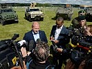 Minister István Simicskó im Interview mit den Medien. (Bild öffnet sich in einem neuen Fenster)
