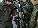 Überprüfung der Sicherheit vor und nach dem Scharfschießen. (Bild öffnet sich in einem neuen Fenster)
