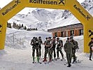 Die siegreiche Mannschaft aus der Schweiz nach dem Zieleinlauf. (Bild öffnet sich in einem neuen Fenster)