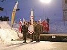 Die Fahnentrupps haben zur Siegerehrung Aufstellung genommen. (Bild öffnet sich in einem neuen Fenster)
