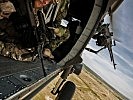 Schütze in einem S-70 "Black Hawk". (Bild öffnet sich in einem neuen Fenster)