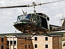 Ein AB-212 nähert sich dem Zielgelände an. (Bild öffnet sich in einem neuen Fenster)