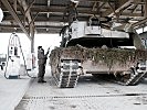 Ein "Leopard" an der Tankstelle. (Bild öffnet sich in einem neuen Fenster)