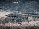 Panzergrenadiere mit Schützenpanzern "Ulan" im Angriff. (Bild öffnet sich in einem neuen Fenster)