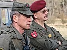 Dienstaufsicht durch Brigadier Pichlkastner, r. (Bild öffnet sich in einem neuen Fenster)