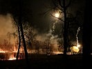 Gefechtsfeldbeleuchtung und Feuer erzeugen eine besondere Stimmung. (Bild öffnet sich in einem neuen Fenster)