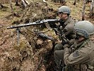 Ein Maschinengewehr-Trupp in Stellung. (Bild öffnet sich in einem neuen Fenster)