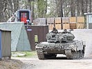 Ein "Leopard" 2A4 auf einer Patrouillenfahrt. (Bild öffnet sich in einem neuen Fenster)