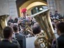 Das Burghofkonzert, gespielt von der Gardemusik. (Bild öffnet sich in einem neuen Fenster)