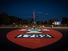 Der Maria-Theresien-Platz ist stimmungsvoll beleuchtet. (Bild öffnet sich in einem neuen Fenster)