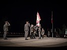 Die Fahne der Militärakademie wird übergeben. (Bild öffnet sich in einem neuen Fenster)
