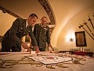 Traditionell: Das Benageln der Fahne der Militärakademie. (Bild öffnet sich in einem neuen Fenster)