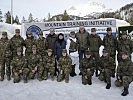 Weltfrauentag: Kunasek und Van der Bellen mit Soldatinnen. (Bild öffnet sich in einem neuen Fenster)