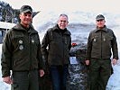V.l.: Oberst Abfalter, Bundespräsident Van der Bellen, Oberst Krug. (Bild öffnet sich in einem neuen Fenster)