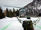 Richtiges Hubschraubereinweisen ist auch im Gebirge wichtig. (Bild öffnet sich in einem neuen Fenster)
