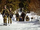 Eine Art der Fortbewegung im Gebirge: auf Skiern. (Bild öffnet sich in einem neuen Fenster)