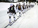 Wichtiges Fortbewegungsmittel im Gebirge - die Skier. (Bild öffnet sich in einem neuen Fenster)