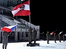 Die Bundesdienstflagge wird gehisst. (Bild öffnet sich in einem neuen Fenster)