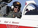Ein Pilot der Patrouille Suisse. (Bild öffnet sich in einem neuen Fenster)
