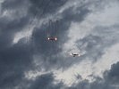 Die Segelflieger gleiten langsam zu Boden. (Bild öffnet sich in einem neuen Fenster)