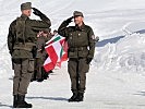 Meldung der angetretenen Truppe an den Kommandanten der 6. Gebirgsbrigade. (Bild öffnet sich in einem neuen Fenster)