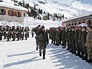 Abschreiten der Front, vorbei an den internationalen Gebirgssoldaten. (Bild öffnet sich in einem neuen Fenster)