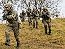 Soldaten des Jägerbataillons 25 greifen an. (Bild öffnet sich in einem neuen Fenster)