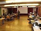 Im Übungsleitungsgefechtsstand erfolgt die erste Einweisung. (Bild öffnet sich in einem neuen Fenster)