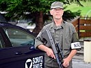 Wachsoldaten regeln den Zutritt zu sensiblen Bereichen. (Bild öffnet sich in einem neuen Fenster)