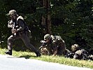Das Übersetzten der Straße muss rasch erfolgen. (Bild öffnet sich in einem neuen Fenster)
