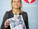 Ministerin Tanner stellt Corona-Broschüre vor. (Bild öffnet sich in einem neuen Fenster)