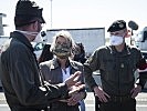 Tanner und Militärkommandant Gasser am Grenzübergang. (Bild öffnet sich in einem neuen Fenster)