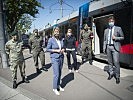 Ministerin Klaudia Tanner, 3.v.l., präsentierte die Vereinbarung in Wien. (Bild öffnet sich in einem neuen Fenster)