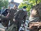 Anfang Mai: Milizsoldaten rücken ein. (Bild öffnet sich in einem neuen Fenster)