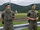 Soldaten überwachen die Grenze. (Bild öffnet sich in einem neuen Fenster)