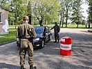 Personen- und Kfz-Kontrollen gehören zu den Aufgaben der Soldaten. (Bild öffnet sich in einem neuen Fenster)