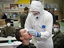 Vorbereitung zu Massentests: Bundesheer präsentierte Corona-Teststraße. (Bild öffnet sich in einem neuen Fenster)