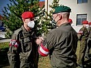 März: Tirols Militärkommandant beförderte Soldaten zum Wachtmeister. (Bild öffnet sich in einem neuen Fenster)