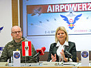Ministerin Tanner und Projektleiter Brigadier Prieler.