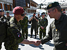 Generalmajor Striedinger im Gespräch mit Militärbeobachter.