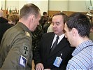 Pronhagl im Gespräch mit dem Premierminister von Tuzla. (Bild öffnet sich in einem neuen Fenster)