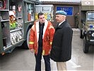 ...und informiert über die Aufgaben der "Multinationalen Logistik Unit". (Bild öffnet sich in einem neuen Fenster)