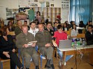 Die Soldaten diskutierten mit Schülern in Gradacac. (Bild öffnet sich in einem neuen Fenster)