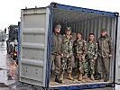 Dankbar für die Hilfe: Chilenische Soldaten mit Logistikern aus Gratkorn. (Bild öffnet sich in einem neuen Fenster)